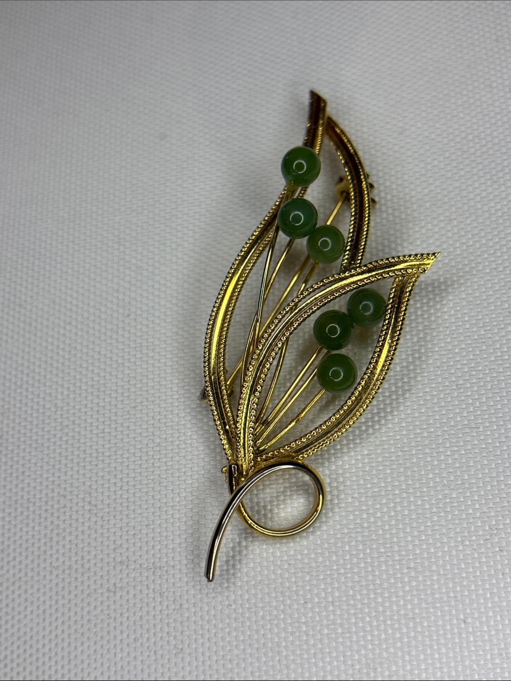 vintage, jade intricate leaf floral style bouquet, gold tone brooch